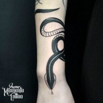 Irene_memento_tattoo_slange_arm_blackwork.jpg